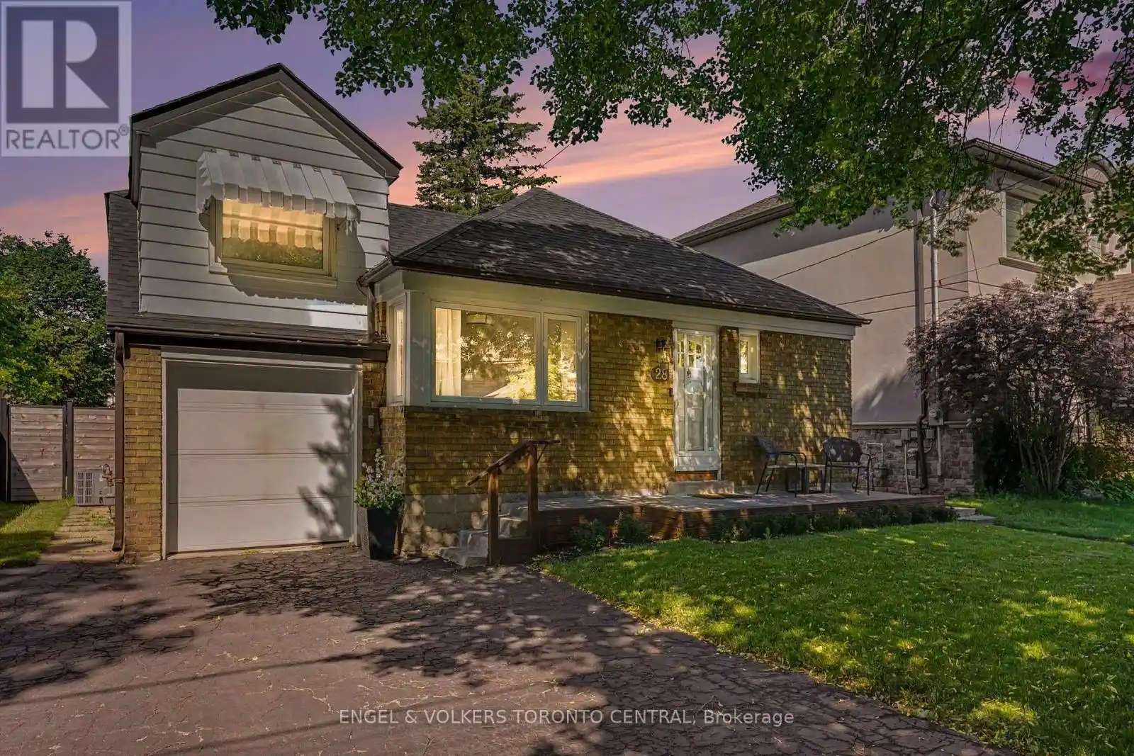 28 Inverleigh Drive, Toronto (Stonegate-Queensway)