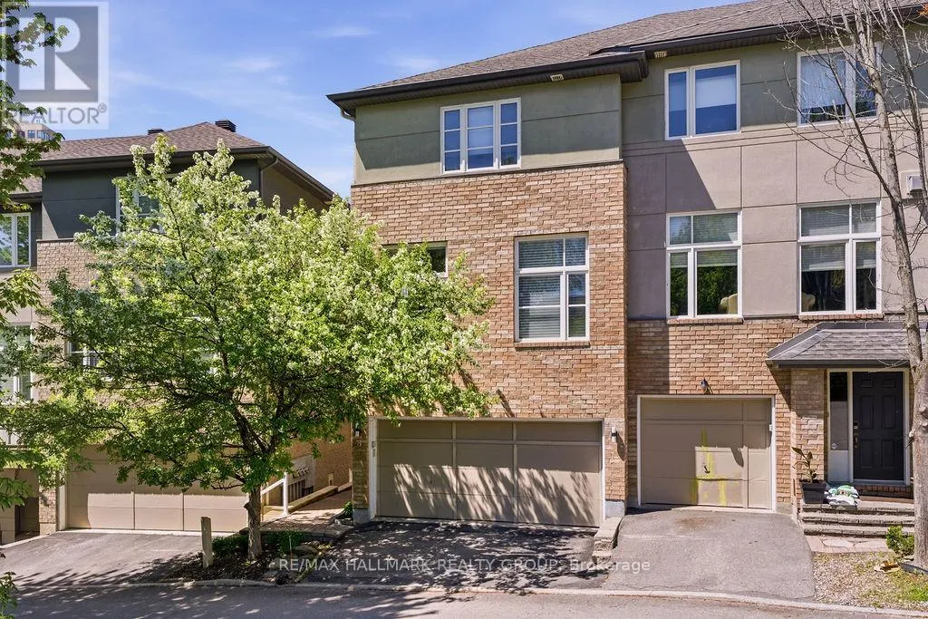 8 Pondside Private, Ottawa