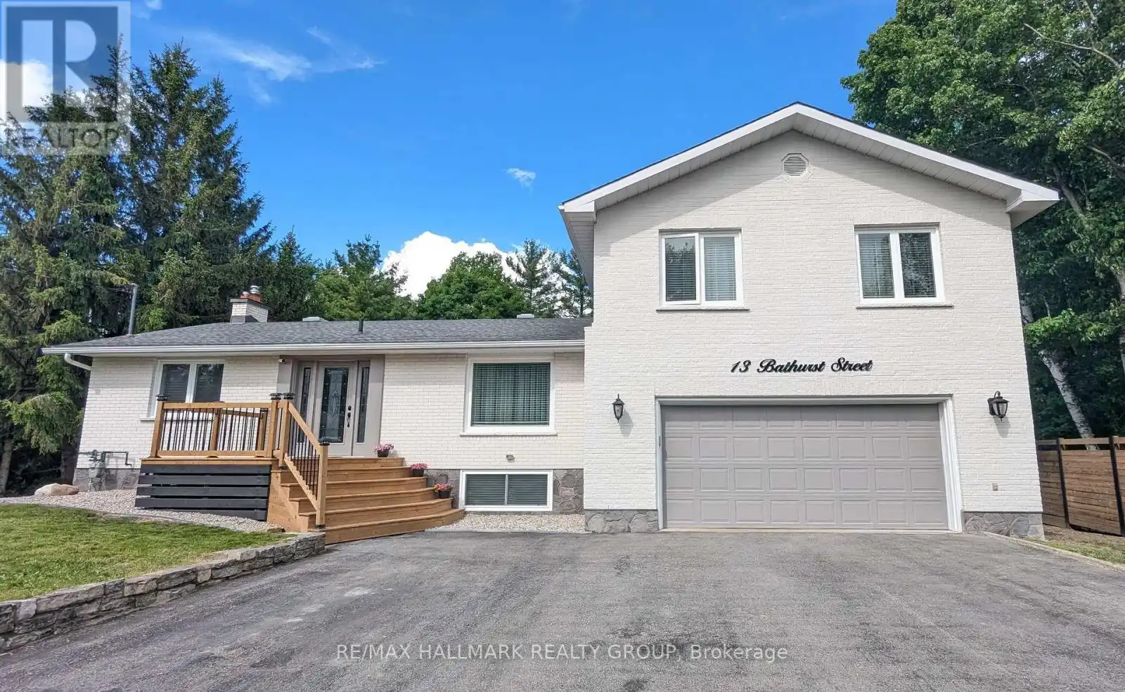 13 Bathurst Street, Ottawa