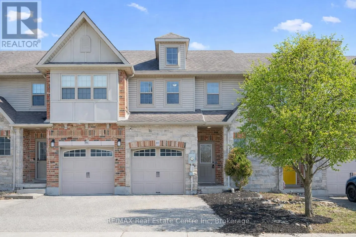 93 WASHBURN Drive, Guelph (Grange Road)