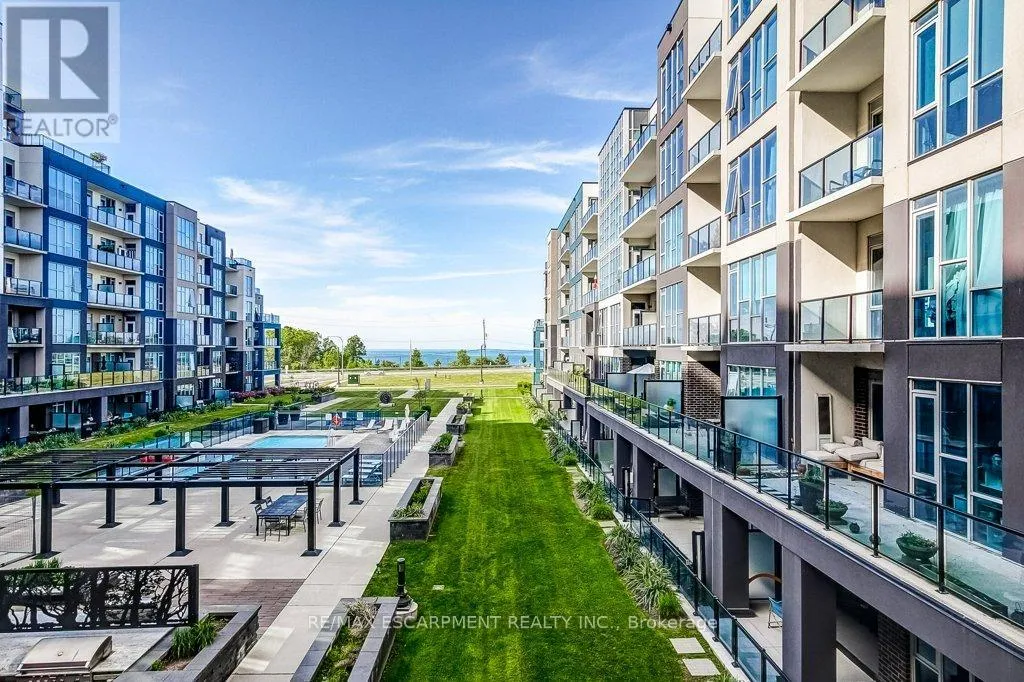 16 Concord Place Unit 201, Grimsby (Grimsby Beach)