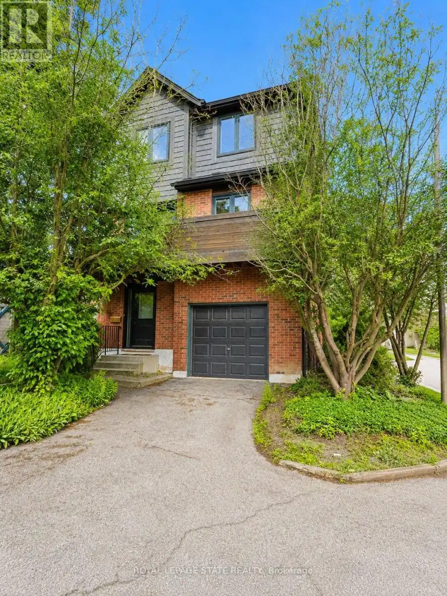 1983 Main Street West Unit 15, Hamilton (Ainslie Wood)